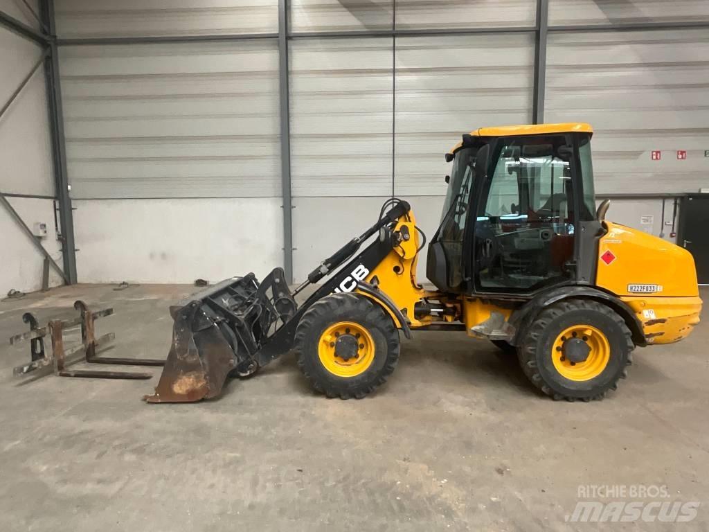 JCB 406 B Gumikerekes homlokrakodók