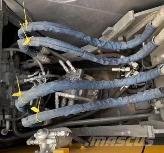 Volvo 140 Lánctalpas kotrók