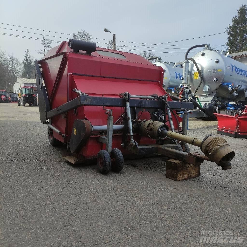 Turf Maker Tidy Vontatott pázsitnyírók