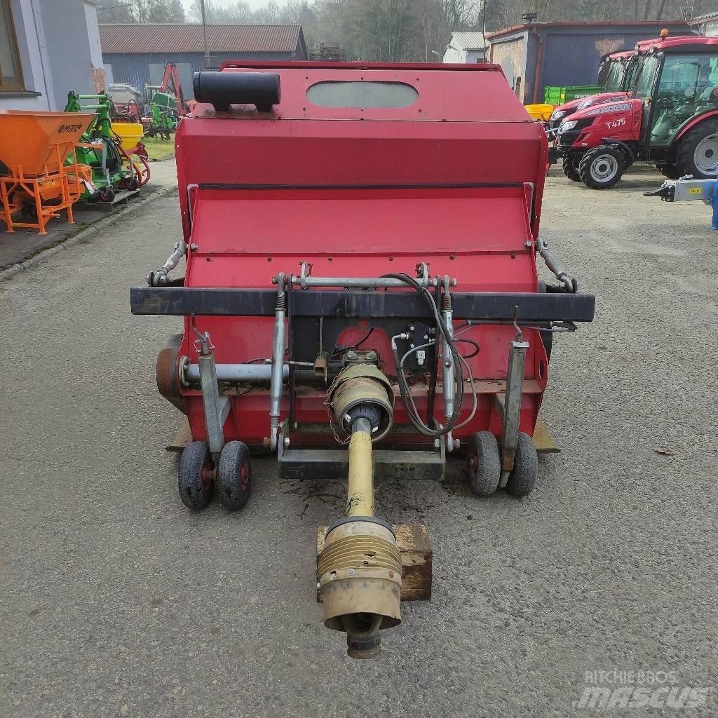 Turf Maker Tidy Vontatott pázsitnyírók