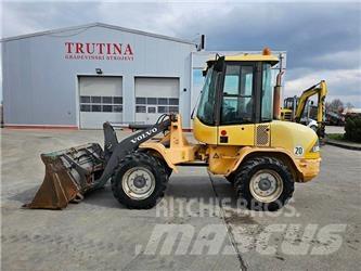 Volvo L 30 B Gumikerekes homlokrakodók