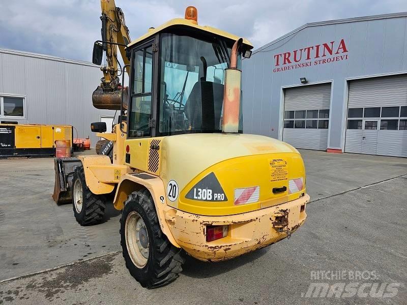Volvo L 30 B Gumikerekes homlokrakodók