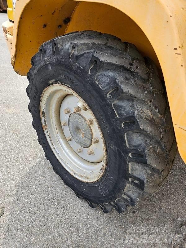 Volvo L 30 B Gumikerekes homlokrakodók