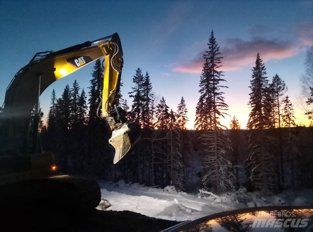 CAT 320 Lánctalpas kotrók