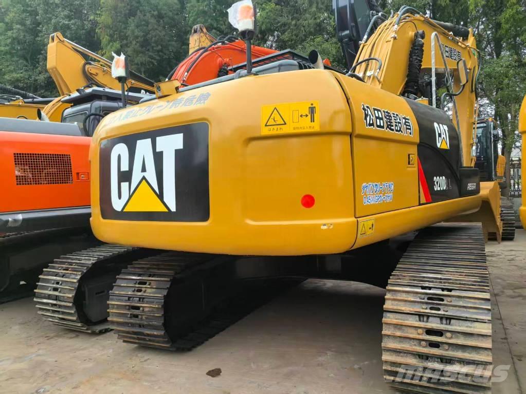 CAT 320D2 Lánctalpas kotrók
