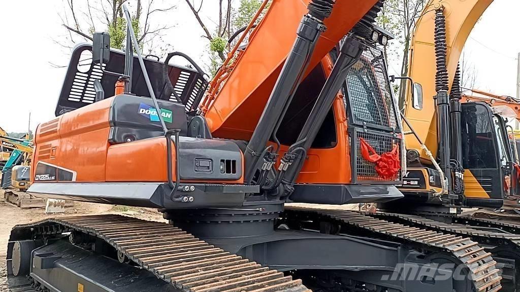 Doosan DX 225 LC Lánctalpas kotrók