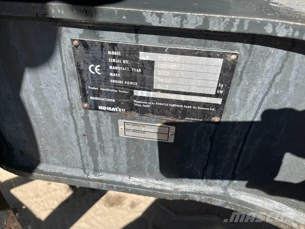 Komatsu PW 140-7 Gumikerekes kotrók