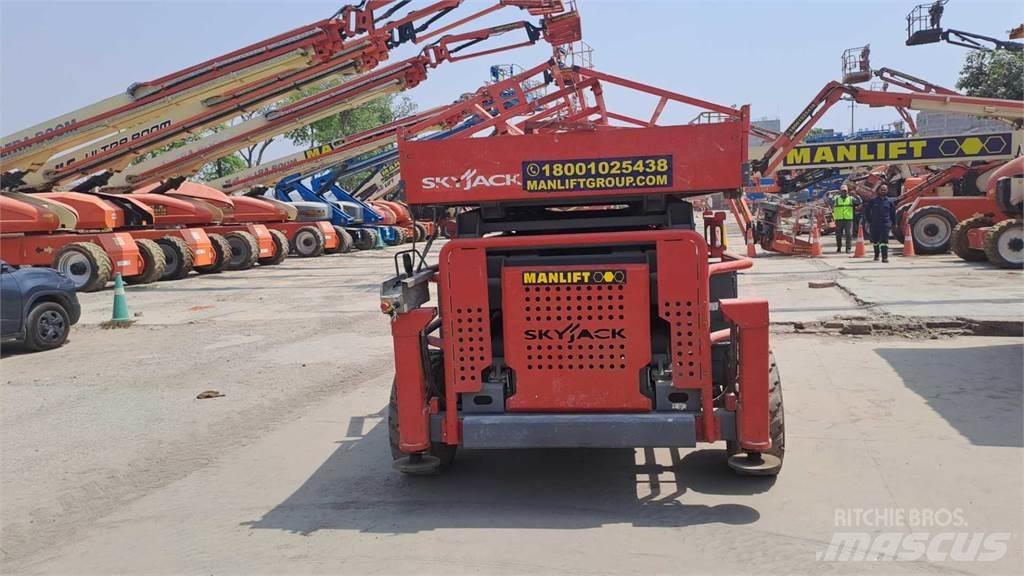 SkyJack 8841RT Ollós emelők