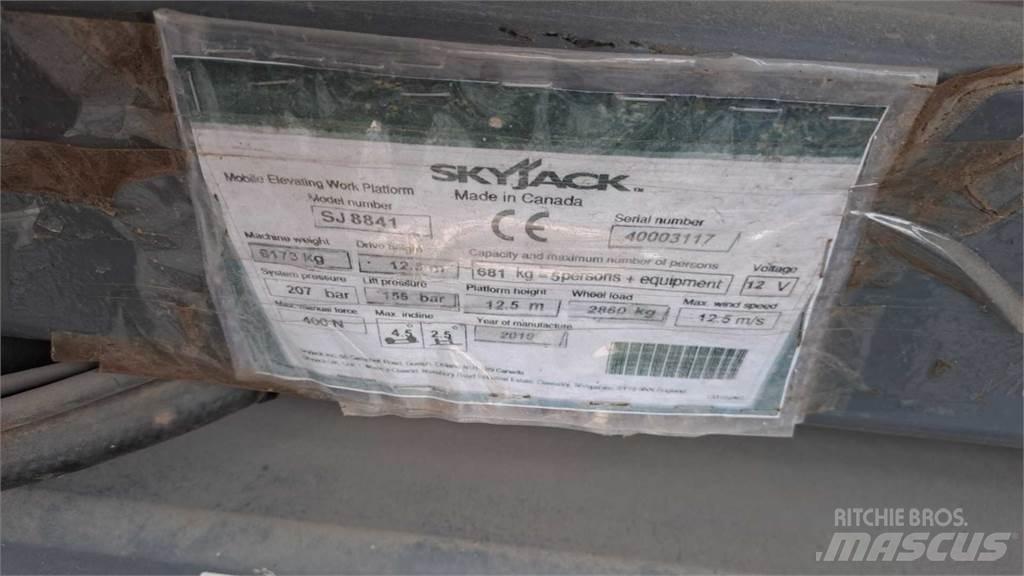 SkyJack 8841RT Ollós emelők
