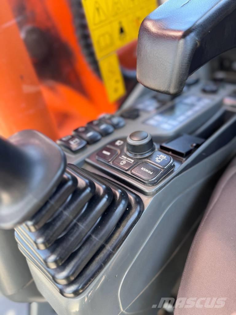 Doosan DX 140 W-3 Gumikerekes kotrók