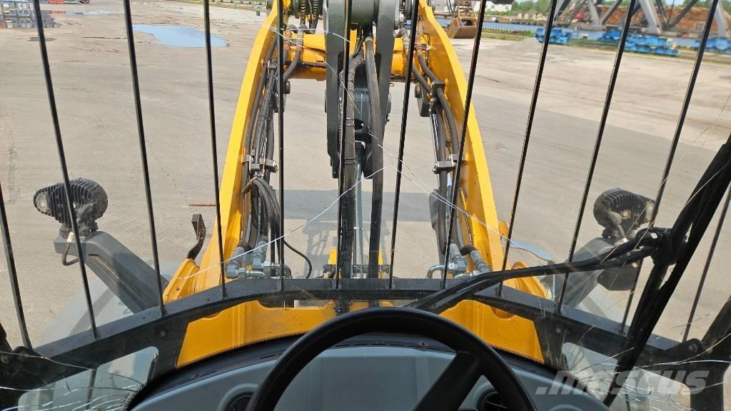 Liebherr L 550 Gumikerekes homlokrakodók