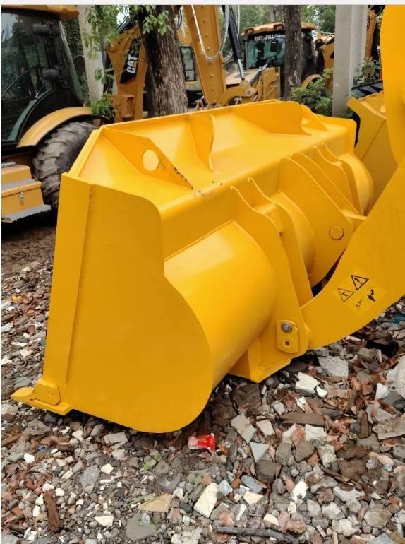 Komatsu WA 320-5 Gumikerekes homlokrakodók