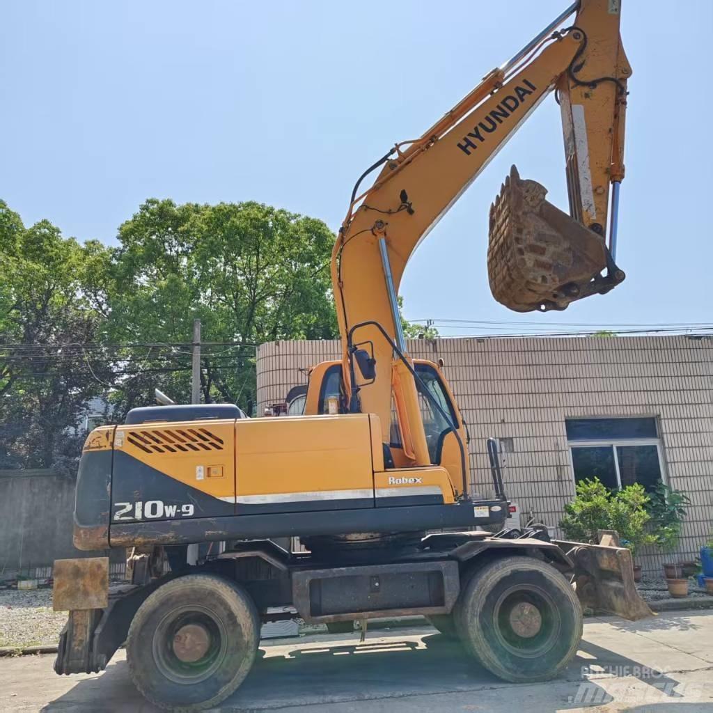 Hyundai R210w-9 Közepes (midi) kotrók 7 t - 12 t