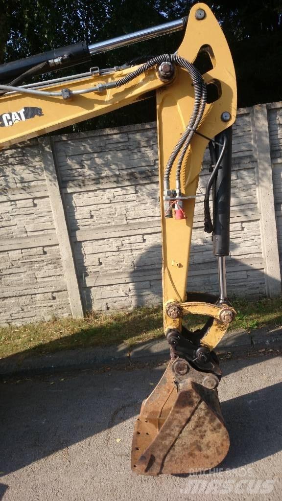 CAT 302.7 D Közepes (midi) kotrók 7 t - 12 t
