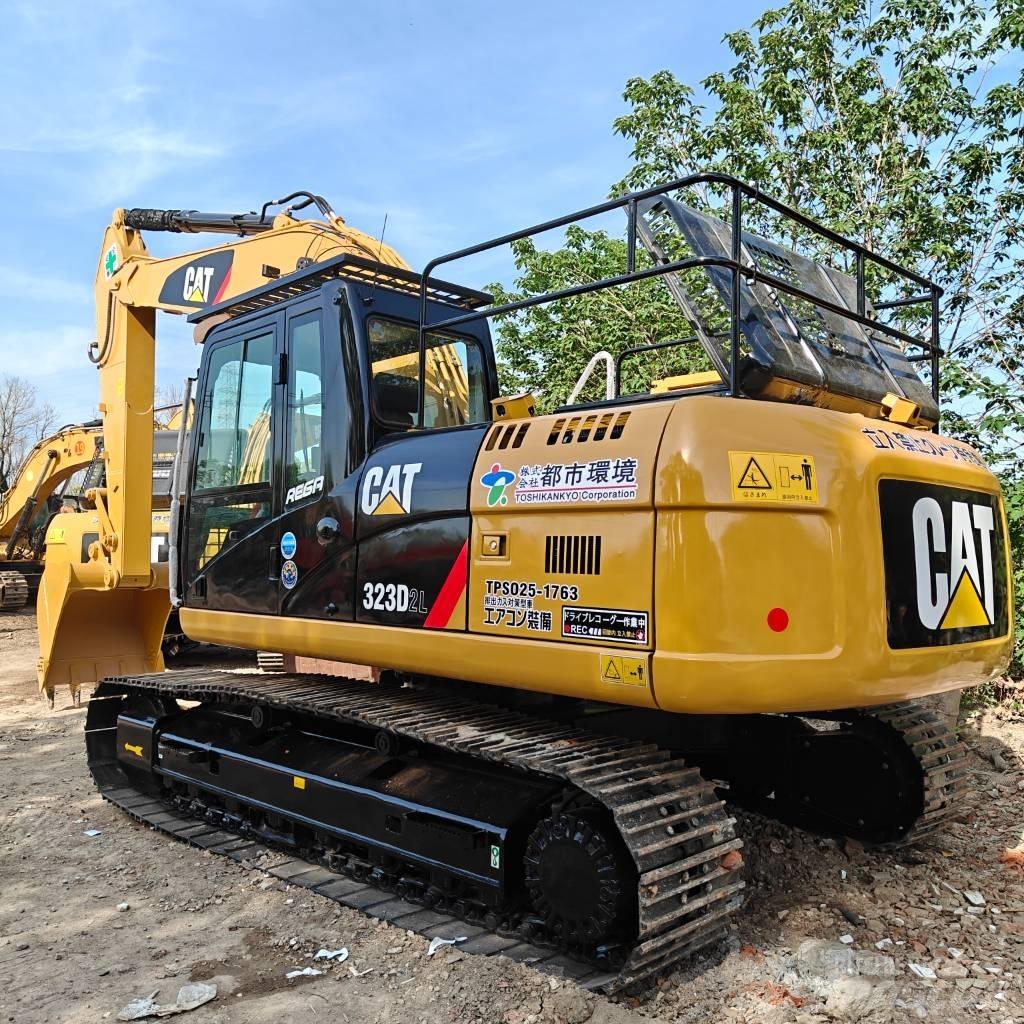 CAT 323D2L Lánctalpas kotrók