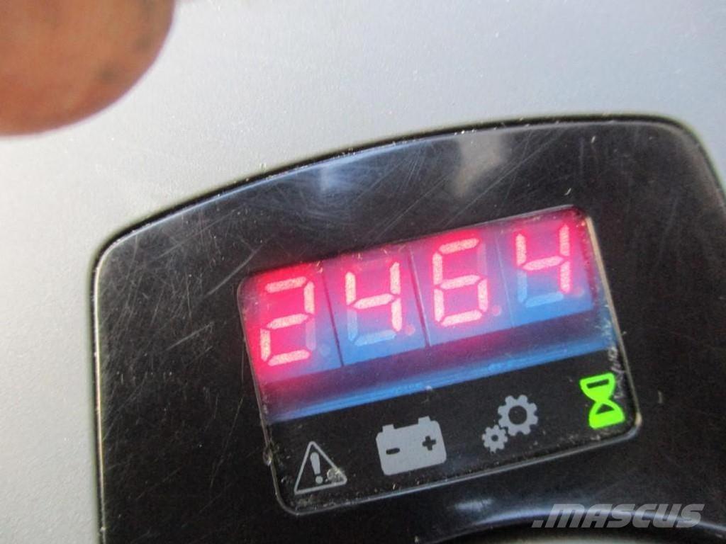 Toyota LPE250 Vezetőállásos alacsony emelőkocsi