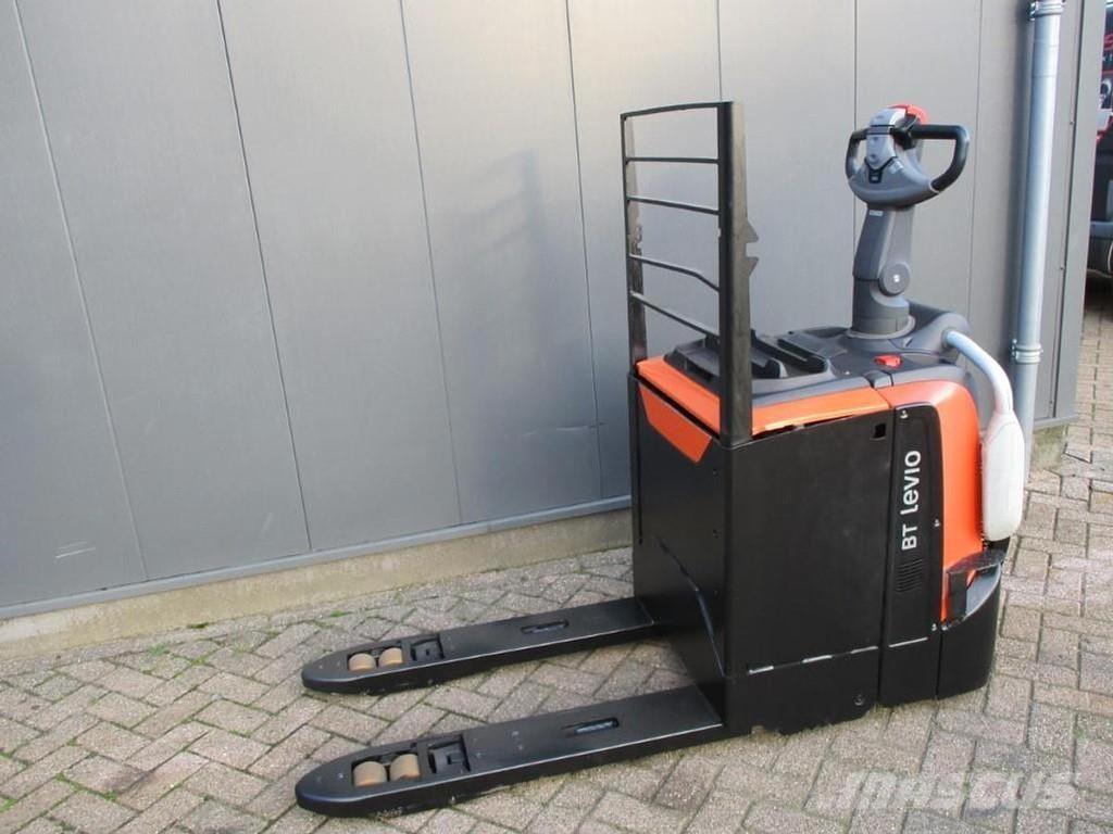 Toyota LPE250 Vezetőállásos alacsony emelőkocsi