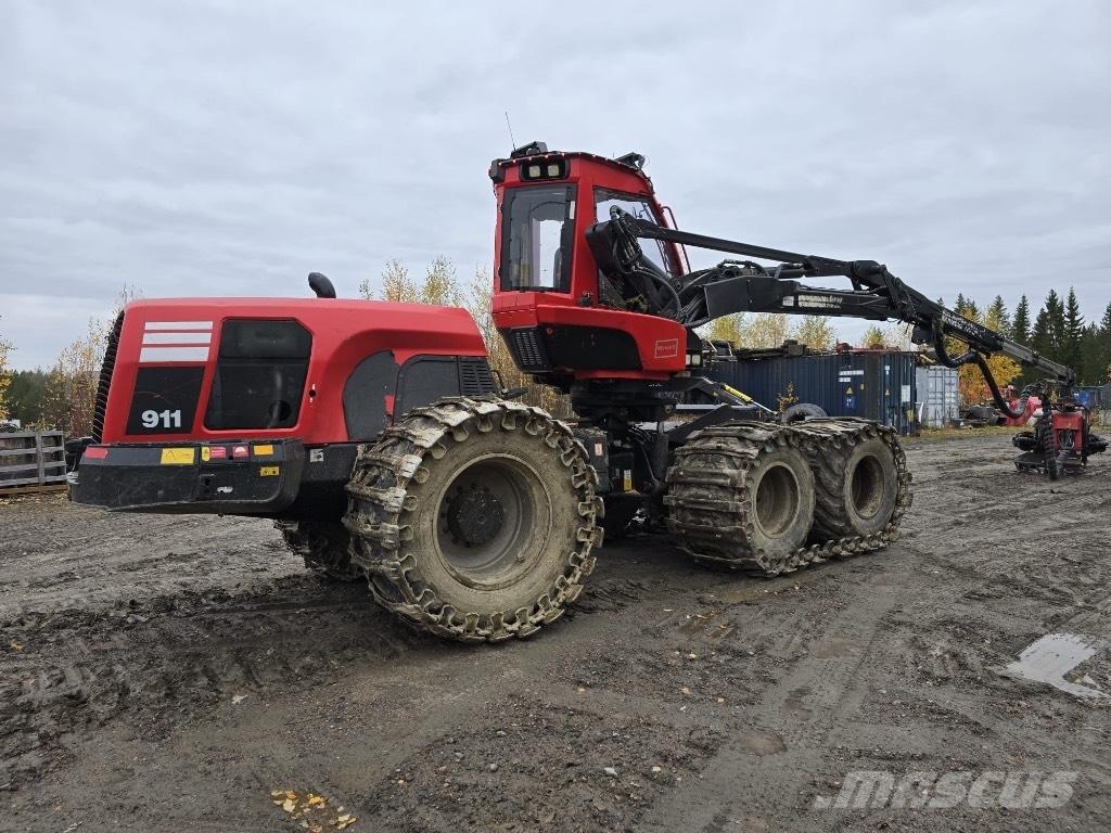 Komatsu 911.7 Betakarítók