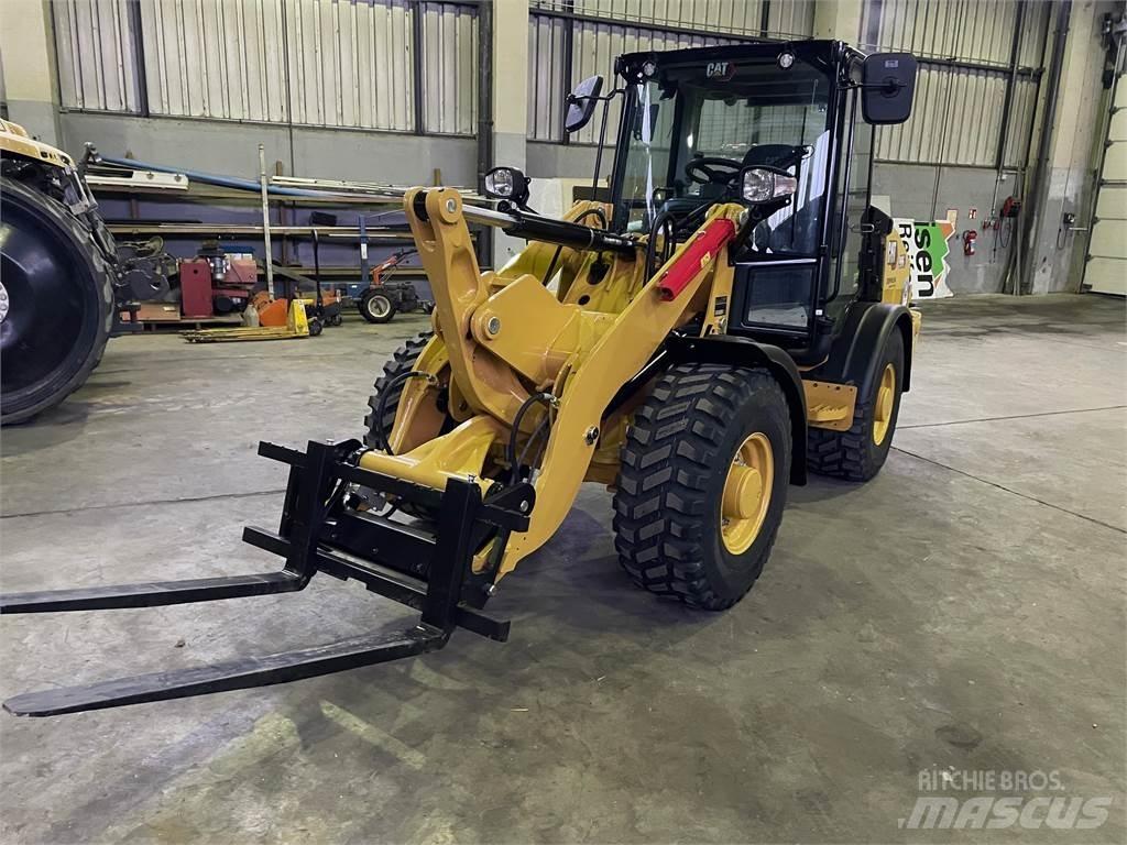 CAT 906 Gumikerekes homlokrakodók