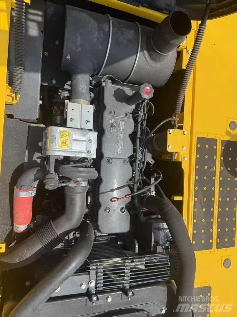 Komatsu 220LC-8 Lánctalpas kotrók