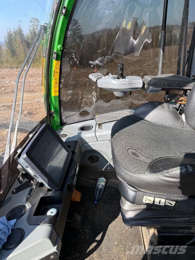 John Deere 1270 G Betakarítók