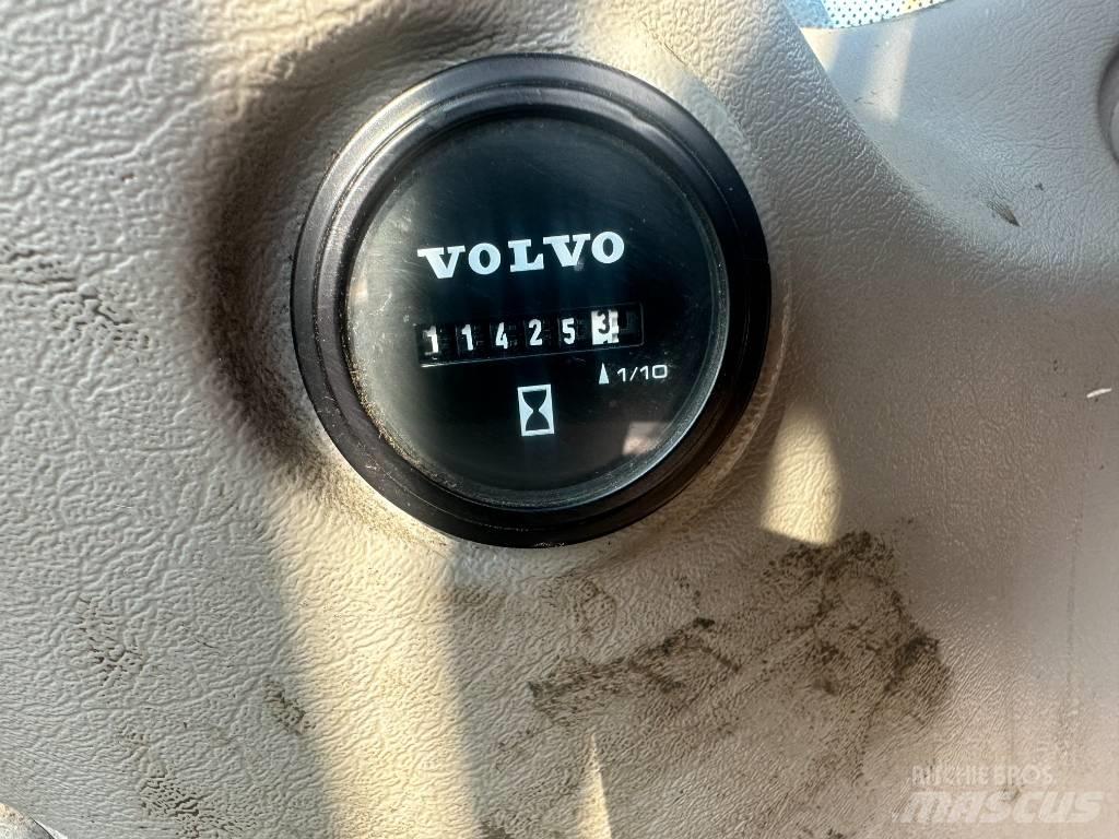Volvo EW 210 C Gumikerekes kotrók