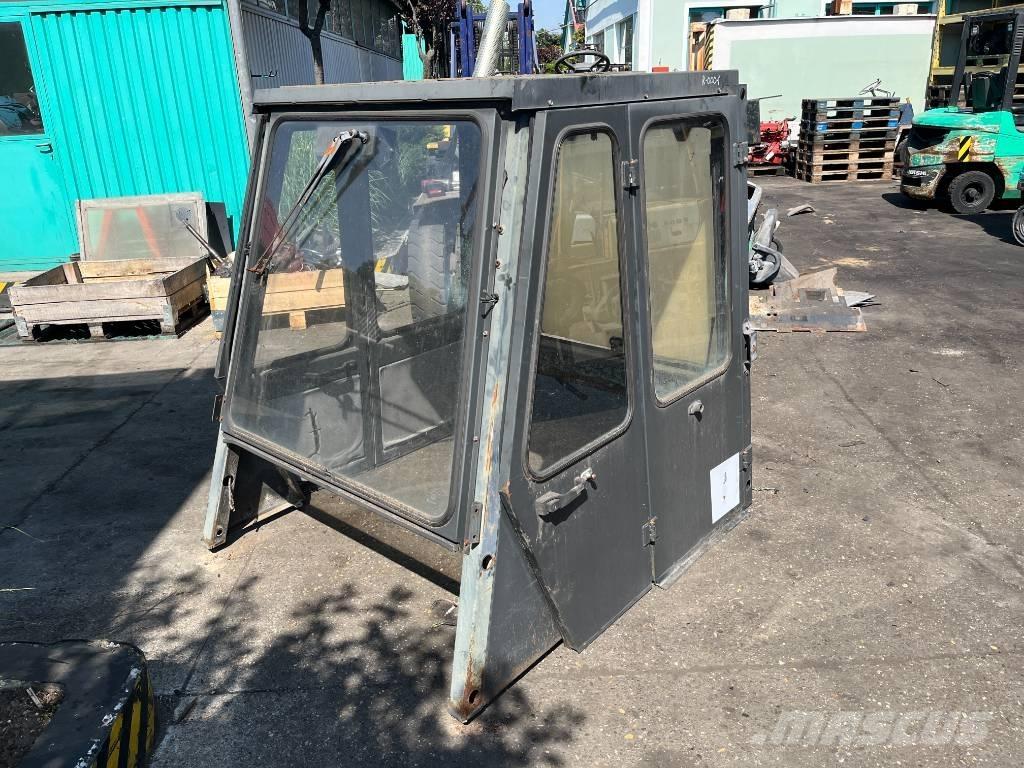Nissan CABIN W-1038 Vezetőfülke és belső tartozékok