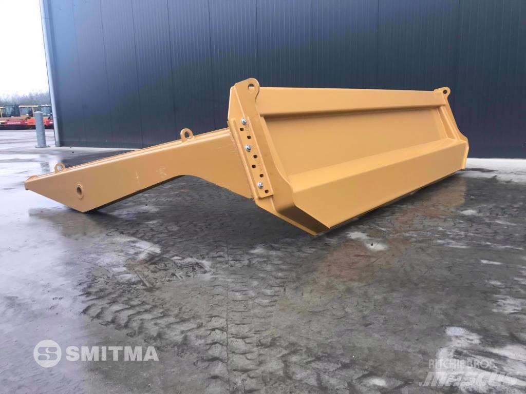 CAT 745C Tailgates