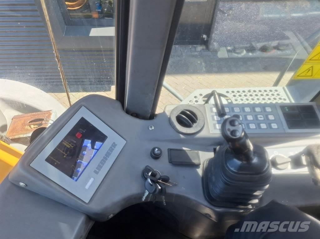 Liebherr L580 Gumikerekes homlokrakodók