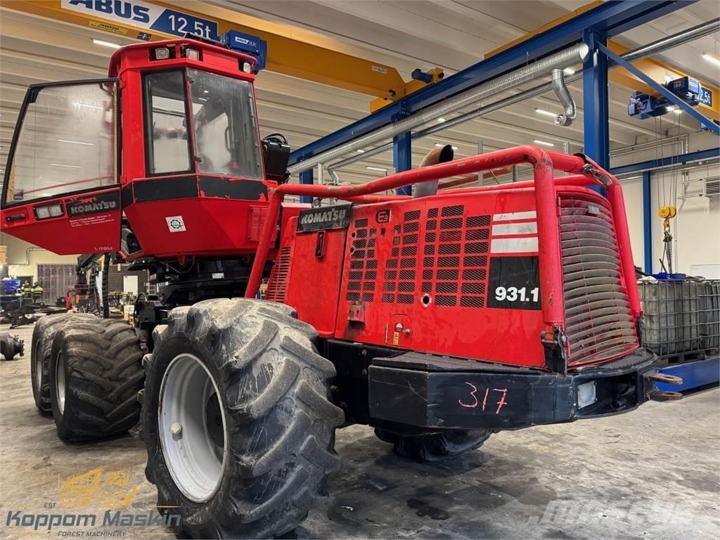 Komatsu 931.1 Betakarítók