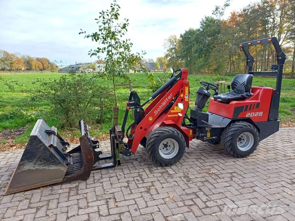 Schäffer 2028 Univerzális rakodók