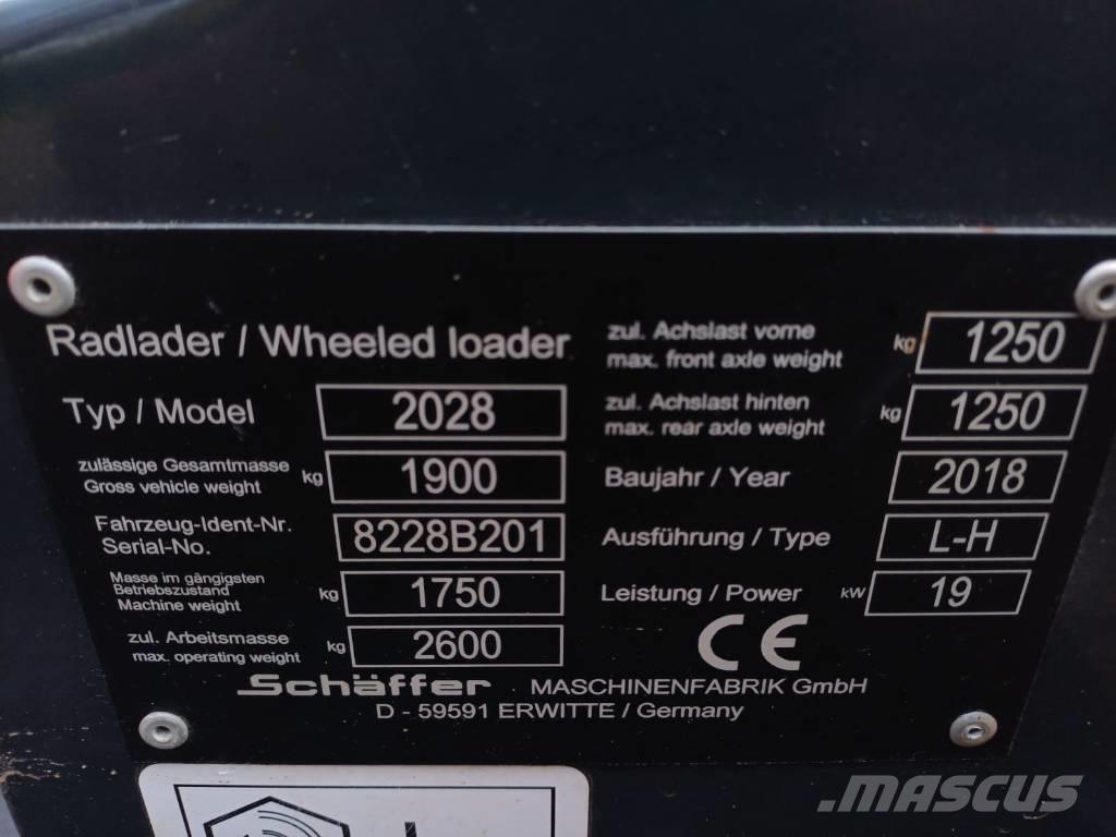 Schäffer 2028 Univerzális rakodók