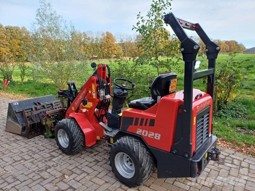 Schäffer 2028 Univerzális rakodók