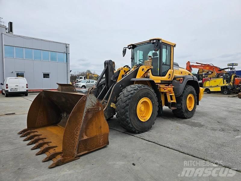 Volvo L 120 H Gumikerekes homlokrakodók