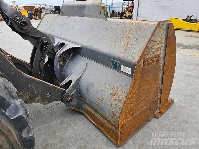 Volvo L 120 H Gumikerekes homlokrakodók