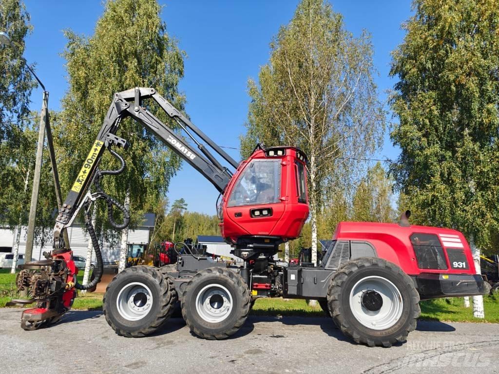 Komatsu 931 Betakarítók