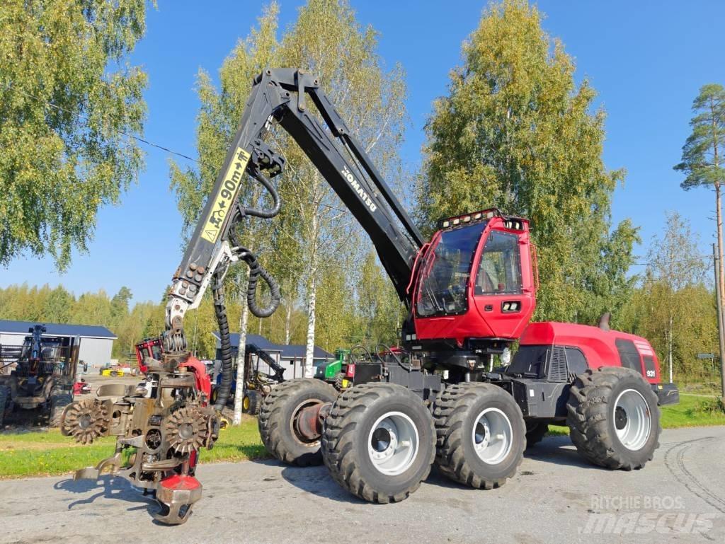Komatsu 931 Betakarítók