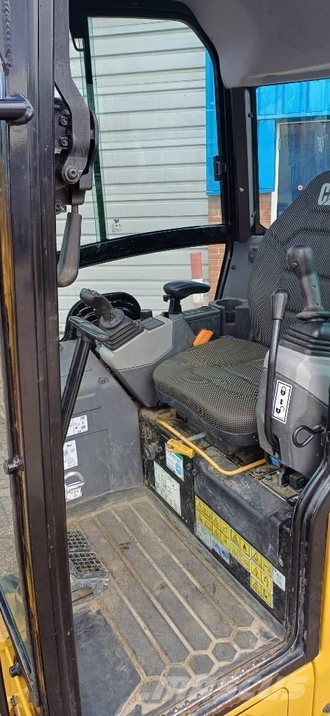 CAT 301.6 Mini kotrók < 7t