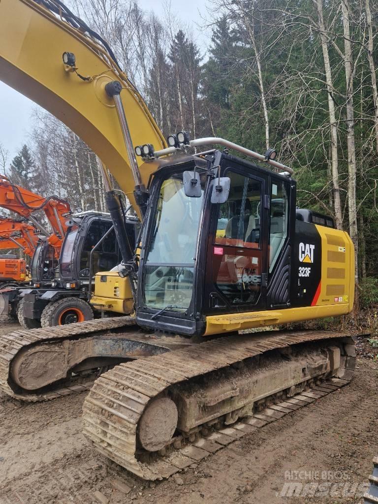 CAT 323 F L Lánctalpas kotrók