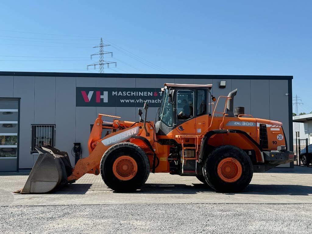 Doosan DL 300-3 Gumikerekes homlokrakodók