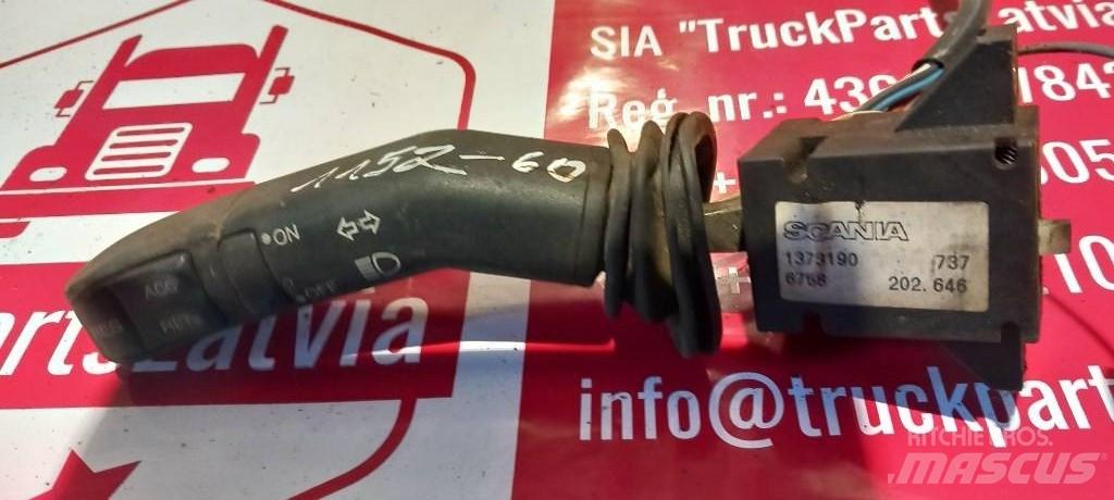 Scania R 420.   1373190 Vezetőfülke és belső tartozékok