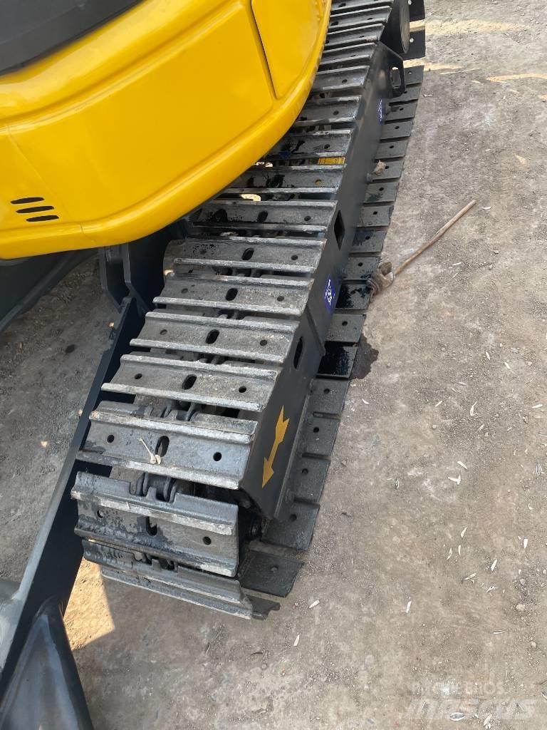Komatsu PC 35 Mini kotrók < 7t