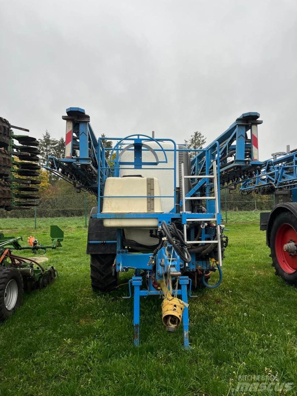 Lemken Primus 45 Vontatott trágyaszórók