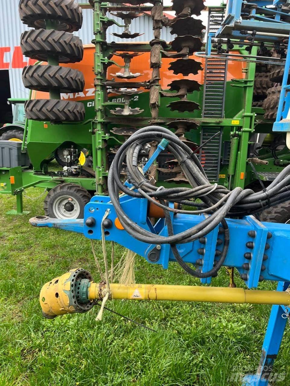Lemken Primus 45 Vontatott trágyaszórók