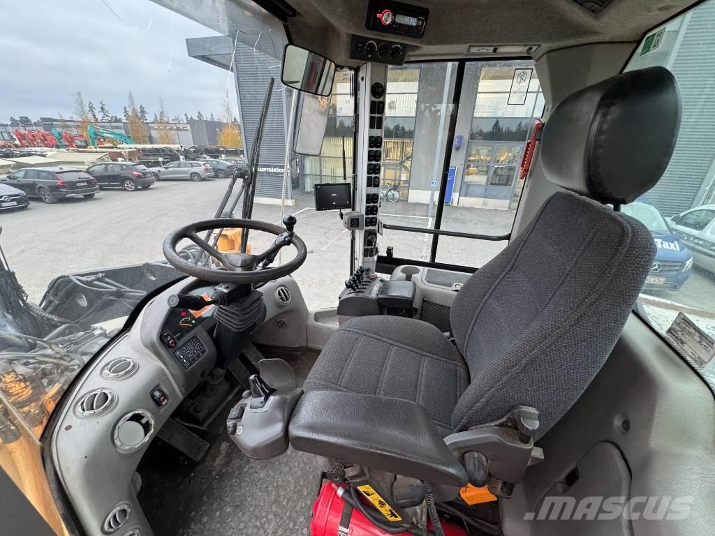 Volvo L 120 F Gumikerekes homlokrakodók