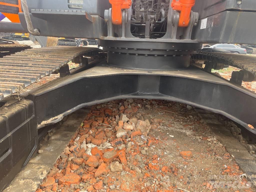 Hitachi ZX 200 Lánctalpas kotrók
