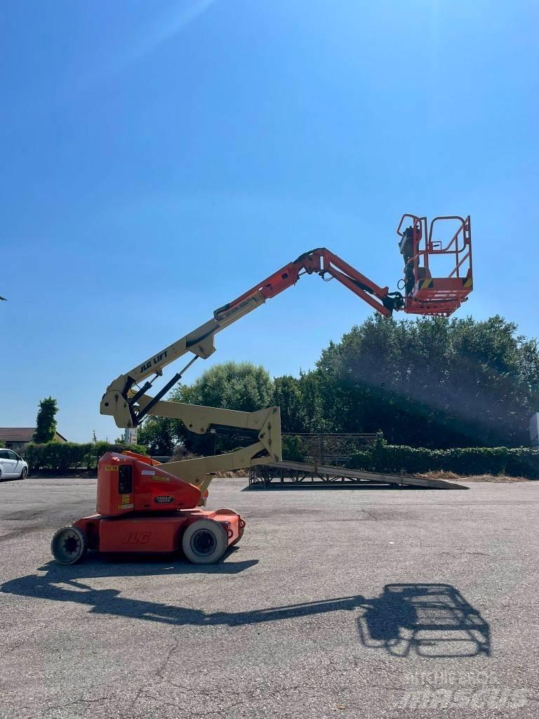 JLG E 400 AJP Karos emelők