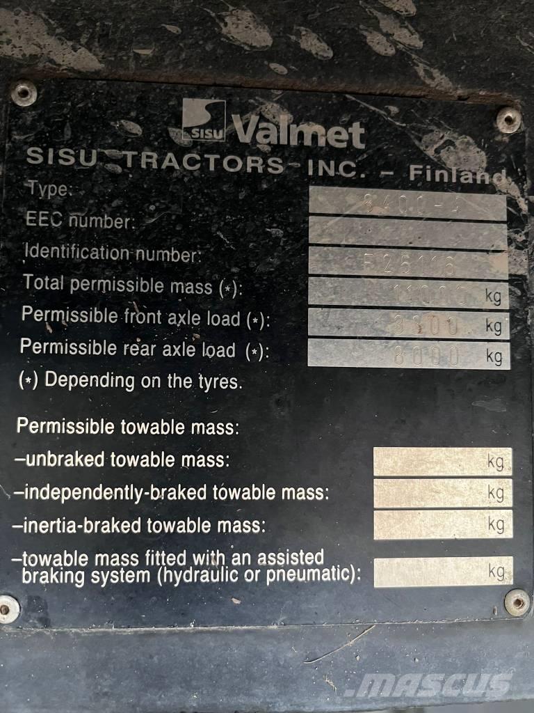 Sisu Valmet 8400 Traktorok