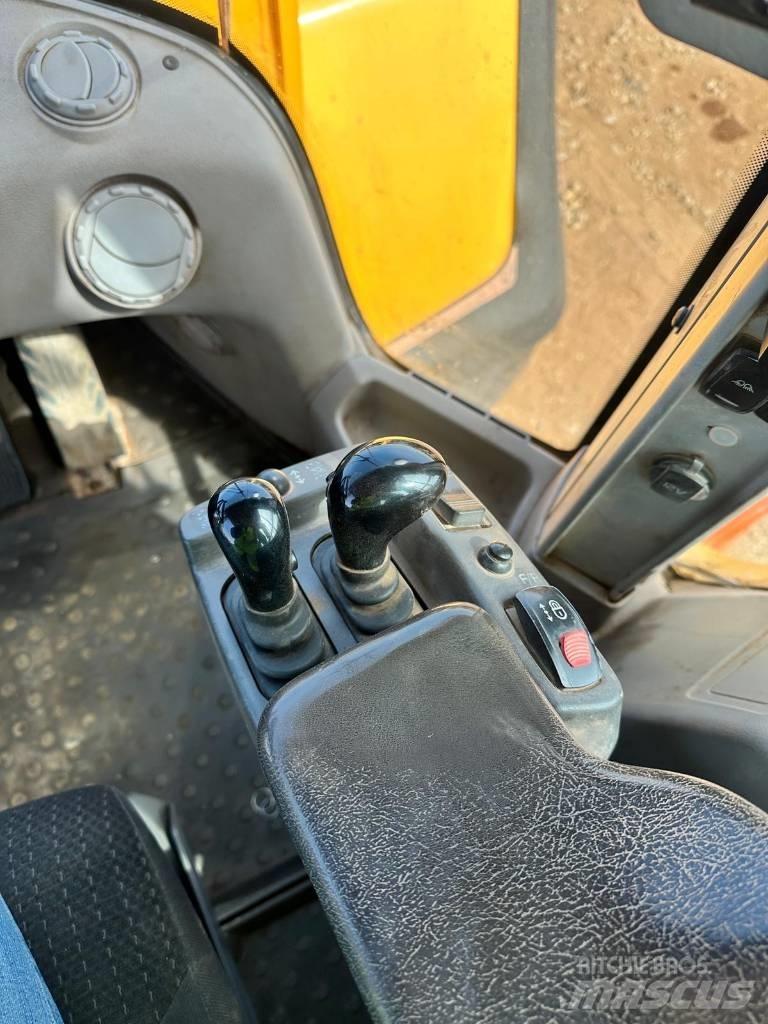 Volvo L 220 H Gumikerekes homlokrakodók