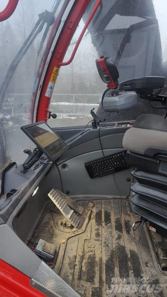 Komatsu 931XC Betakarítók